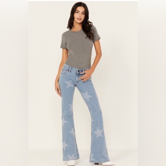 Wrangler‎ Retro Light Wash Mae Mid Rise Star Print Flare Jeans size 32/13x36 new - Picture 1 of 8
